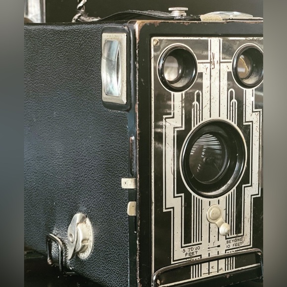Vintage Box Camera 1930’s Brownie Six-16 Junior Box Camera Brownie Camera - Picture 2 of 4